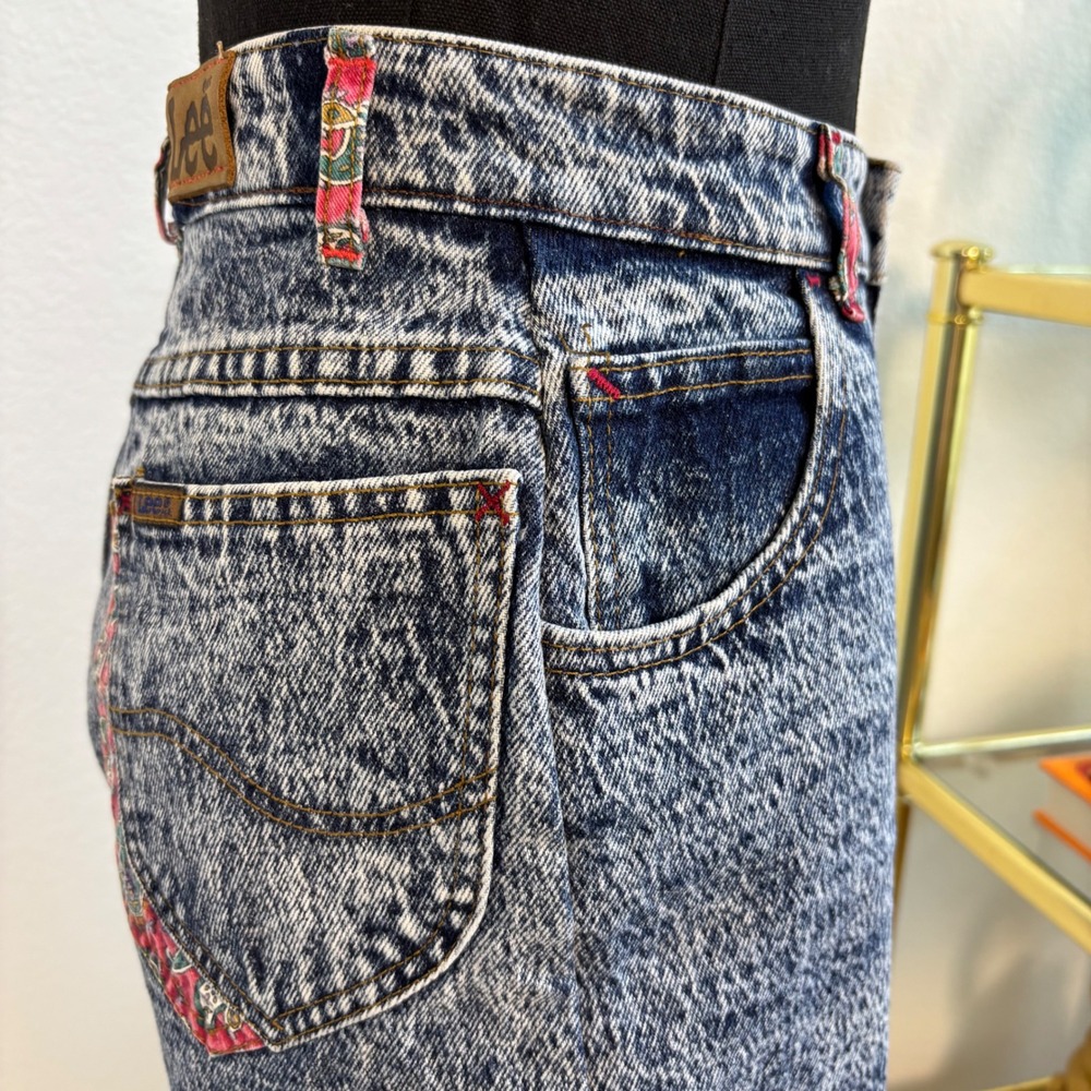 80s Vintage Lee High Waisted Acid Wash Jeans | Blue Size Size 13, Paisley Trim - Picture 5 of 16